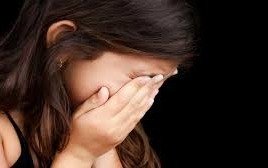 Abusó de una chica que tocó a su puerta para ofrecer productos de limpieza