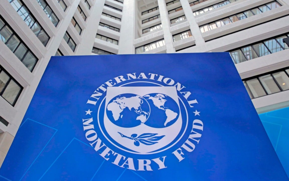 El Gobierno enfrentará el próximo lunes vencimiento de 315,6 millones dólares con el FMI: negocia nuevo acuerdo
