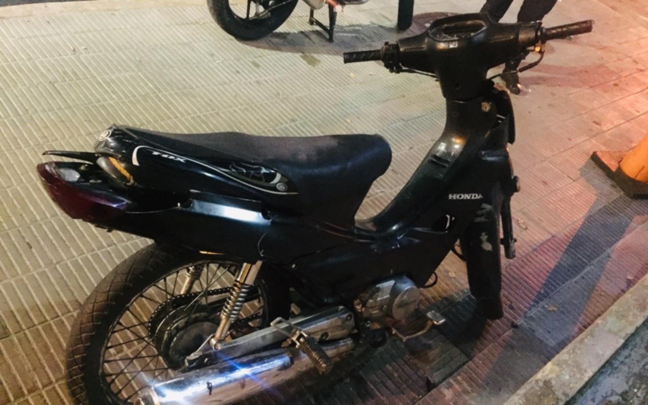 La Loma: fue a cargar nafta con una moto robada y terminó detenido