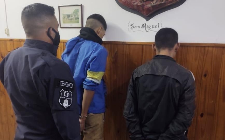 Los Hornos: dos chicos de 15 años aprehendidos por robar una moto de una casa