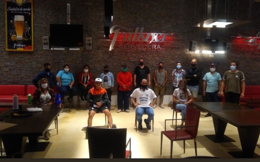 Trabajadores de una cervecería platense tomaron el lugar en reclamo por falta de pago