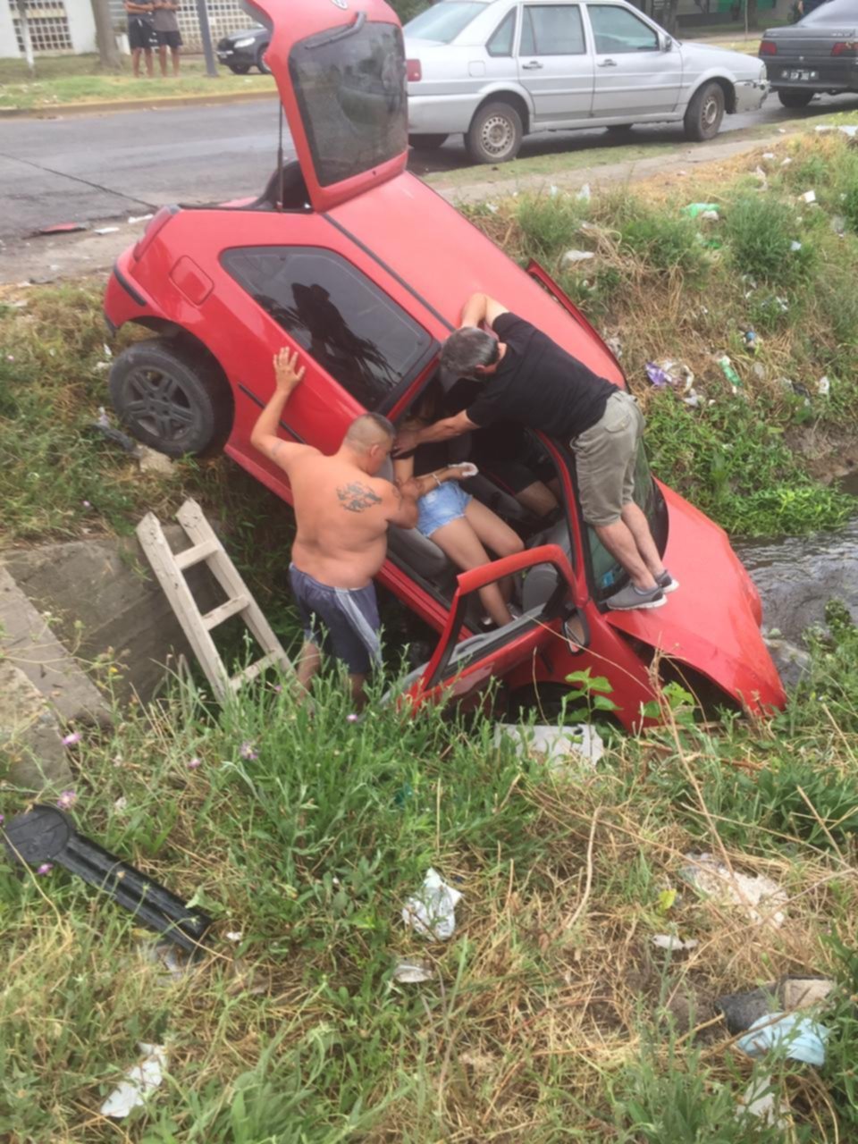 En 13 y 93 y Berisso, dos siniestros que por fortuna no terminaron en tragedia