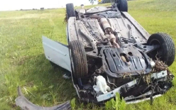 Jugador de Aldosivi accidentado en la ruta 2: su auto volcó y tuvo heridas