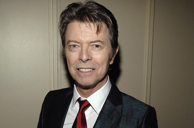 Warner lo hizo de nuevo: se quedó con el catálogo completo de Bowie