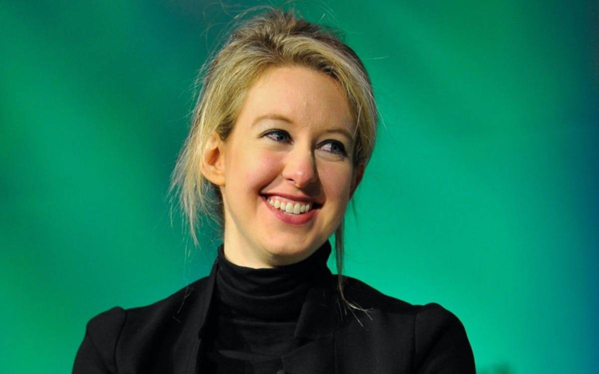 Condenan por fraude y conspiración a Elizabeth Holmes, la multimillonaria más joven del mundo