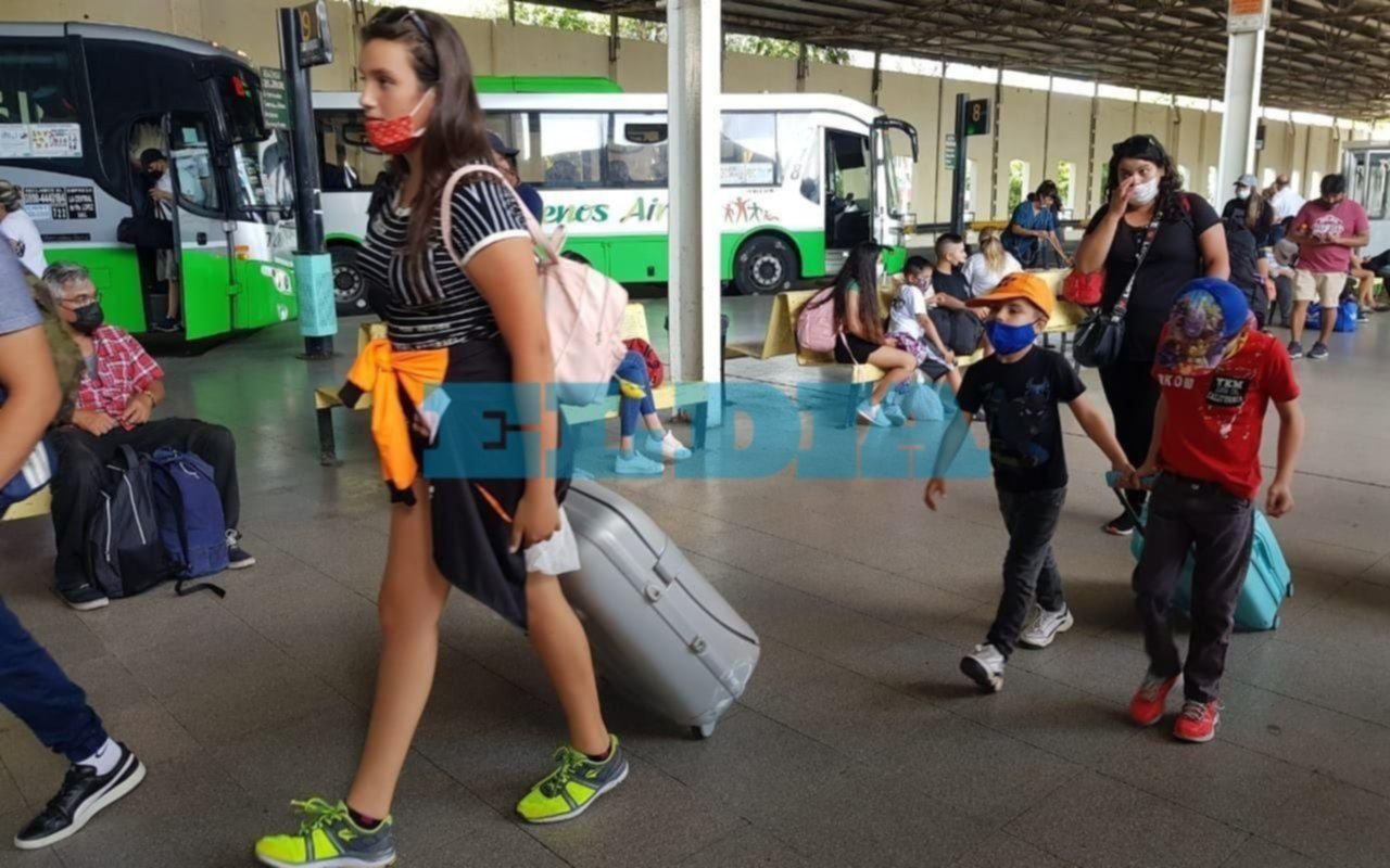 Protocolos que deben cumplir micros y trenes de larga distancia durante las vacaciones