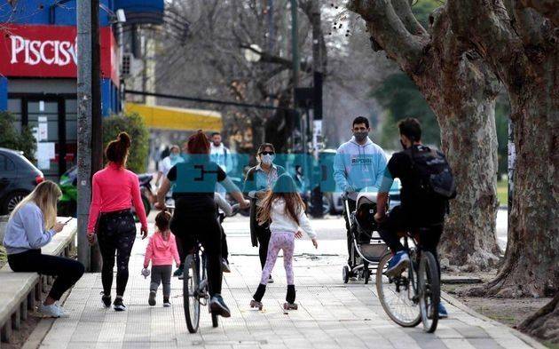 "Chau" al calor sofocante y alerta amarilla por vientos: así sigue el clima en la Región
