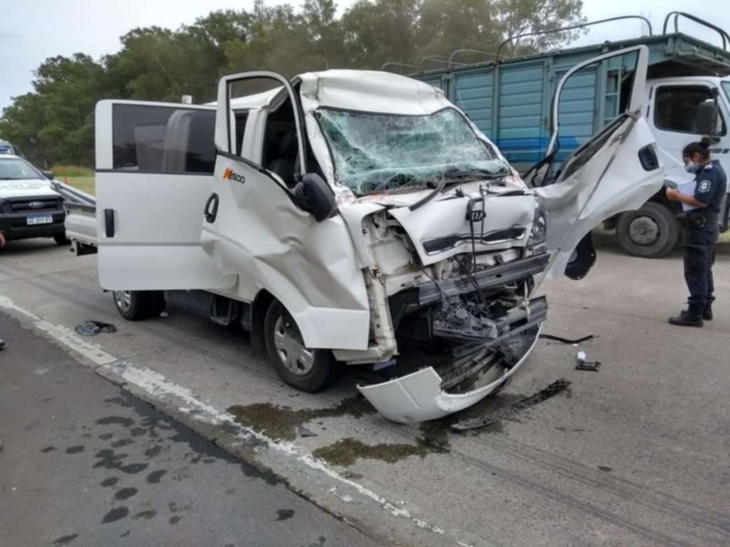 Dos heridos por un choque de camiones en ruta 6