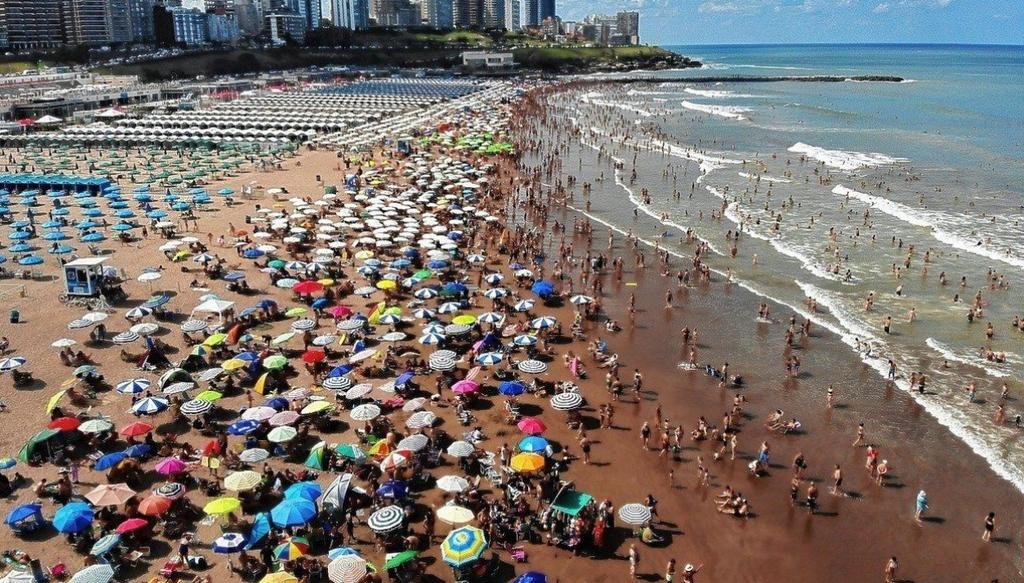 La Costa, en un enero a pleno: playas colmadas y grandes expectativas