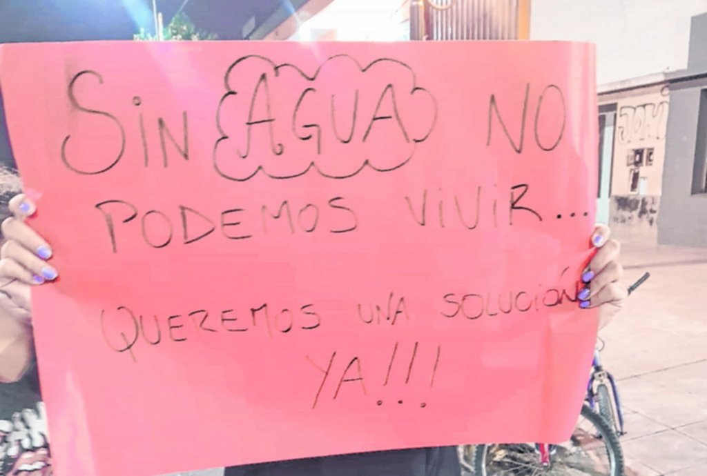 Tras la protesta callejera los vecinos de San Carlos continúan sin agua