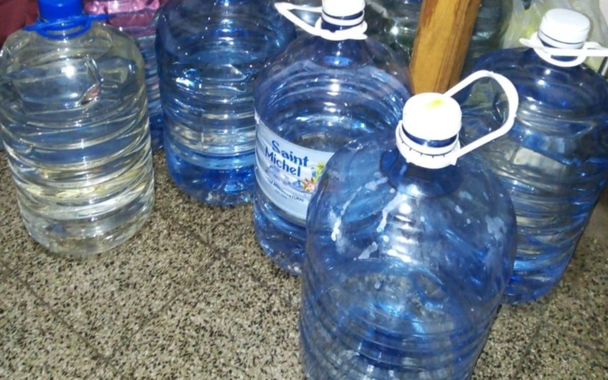Presentan un amparo ante la Justicia por la falta de agua en un barrio platense