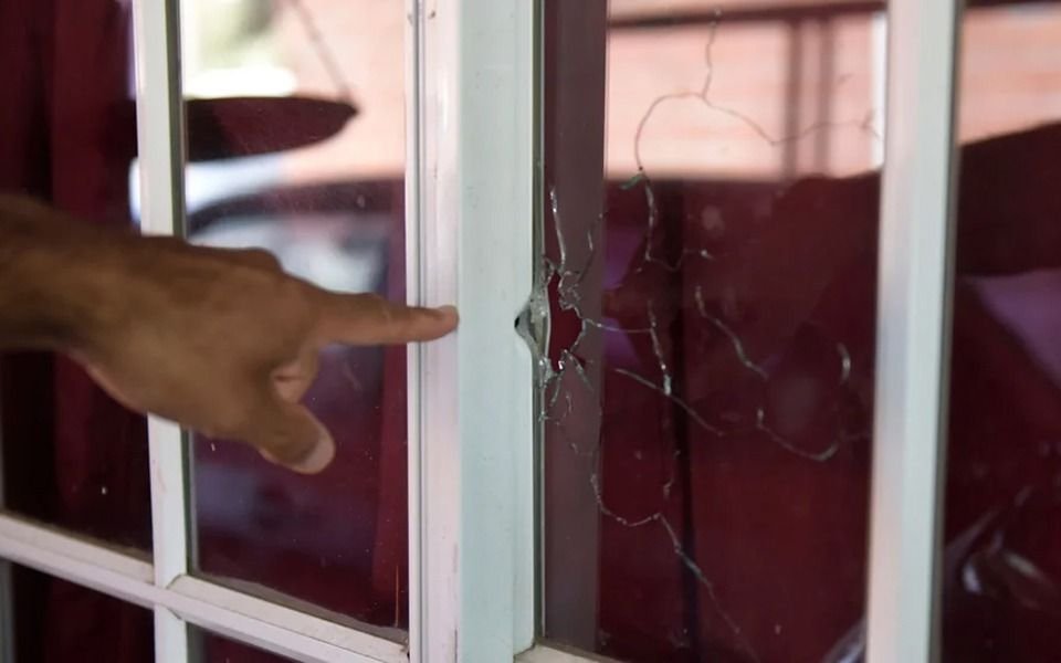 Balearon la casa de una funcionaria en Pinamar