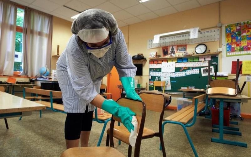 Escuelas abiertas o cerradas: el debate en Europa en medio del tsunami de contagios por Ómicron
