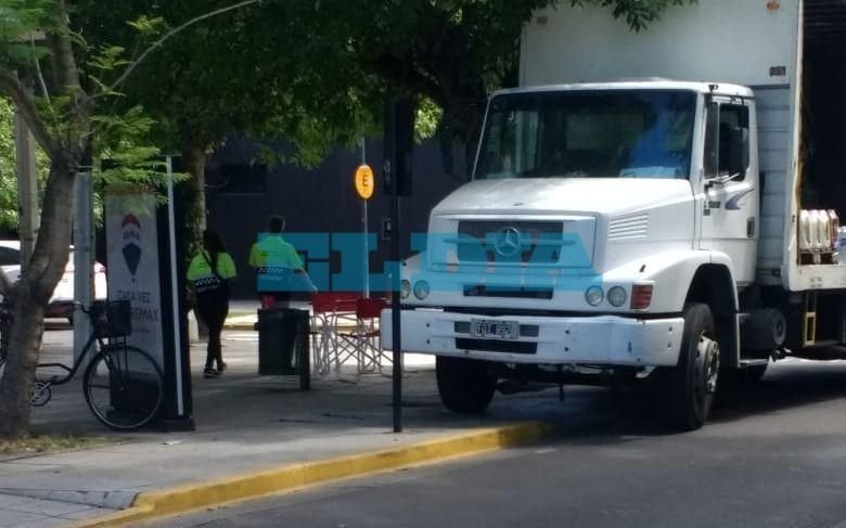El "estaciono donde quiero" sigue sumando infractores en La Plata