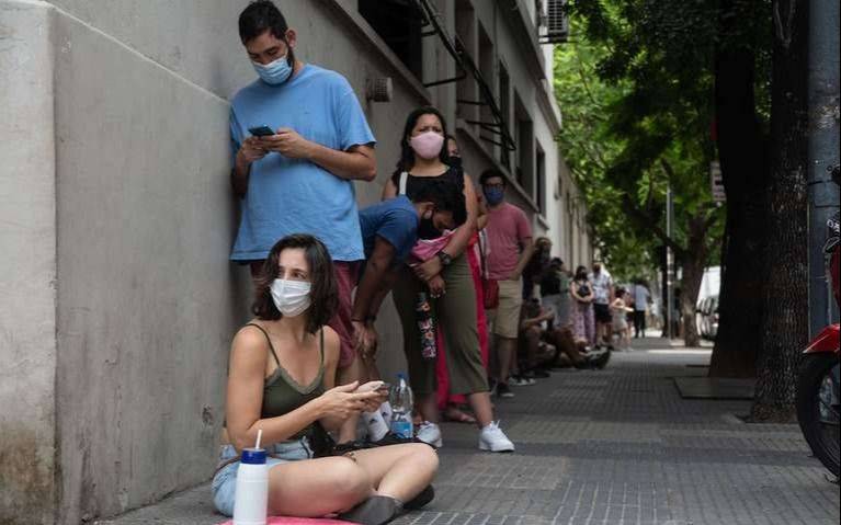 Argentina superó por tercer día consecutivo los 100 mil contagios