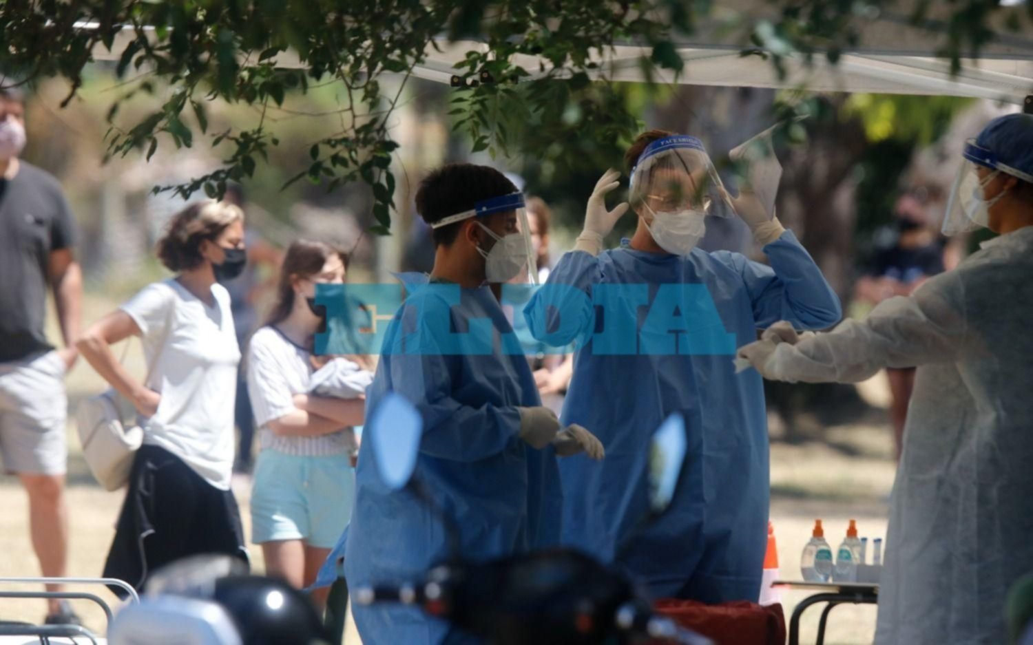 Las cifras de contagios no aflojan en Argentina: más de 73 mil casos de COVID este domingo