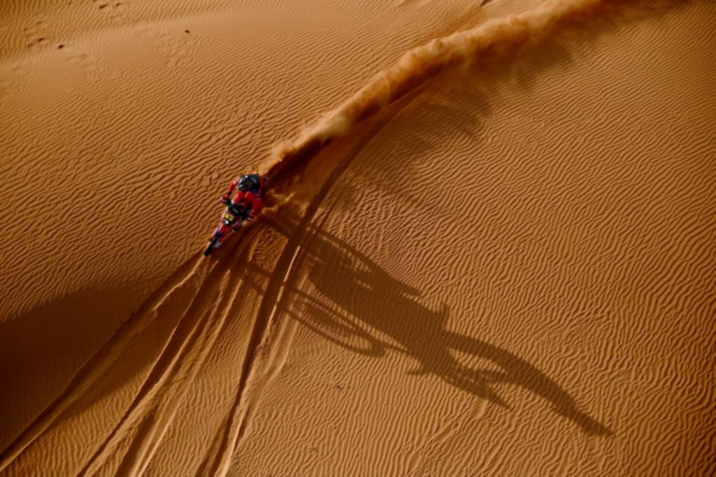 Benavides saltó al tercer puesto en motos tras quedar segundo en la etapa 7 del Dakar