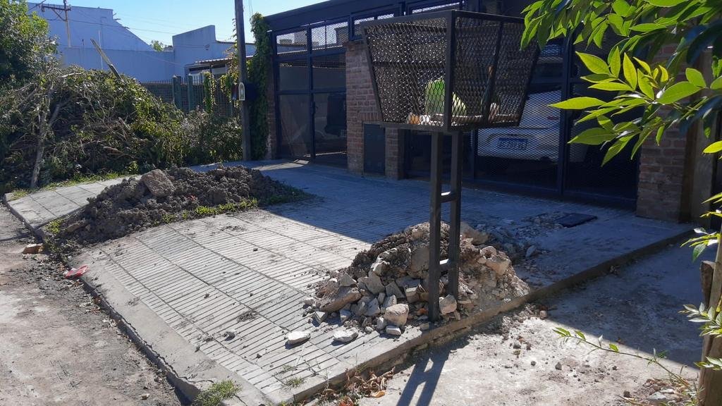 Obra inconclusa y sólo un hilo de agua en Berisso