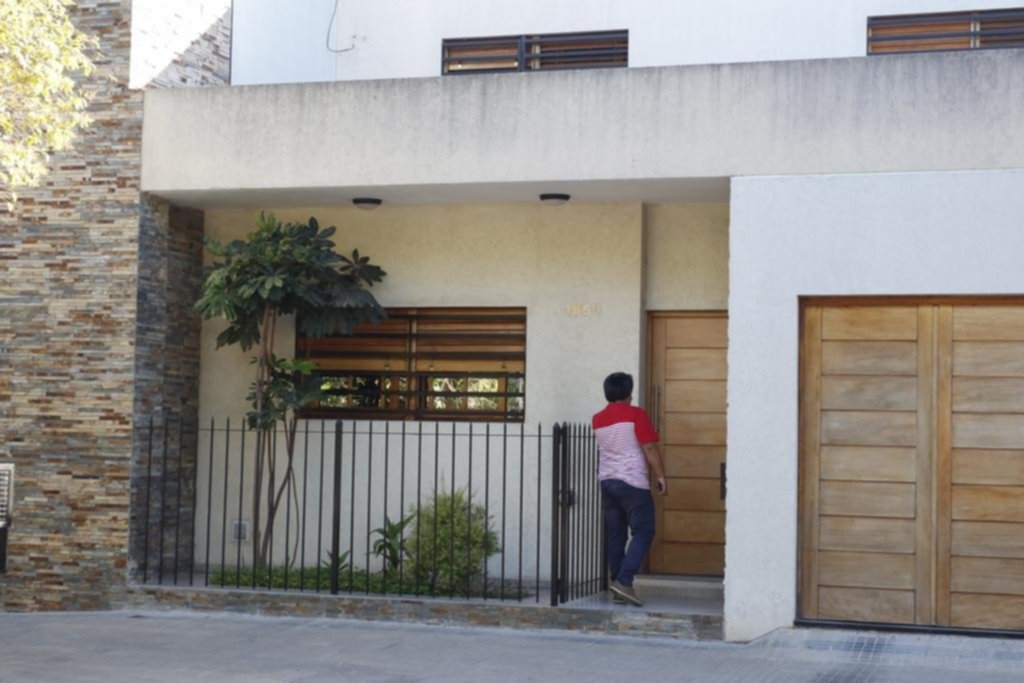 Armas, capuchas y amenazas en el asalto a una casa
