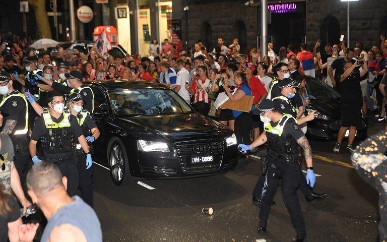 Caos total: liberaron a Djokovic y hubo serios incidentes en Australia