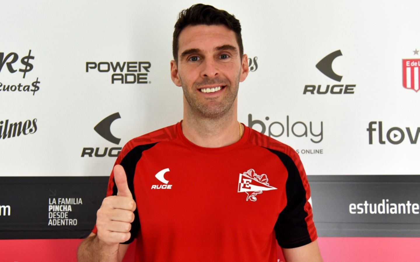 Boselli firmó y habló de su vuelta: "Sería algo hermoso terminar mi carrera en Estudiantes”