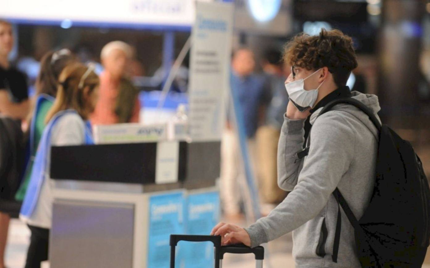 Aerolíneas Argentinas canceló vuelos por un brote de coronavirus entre empleados