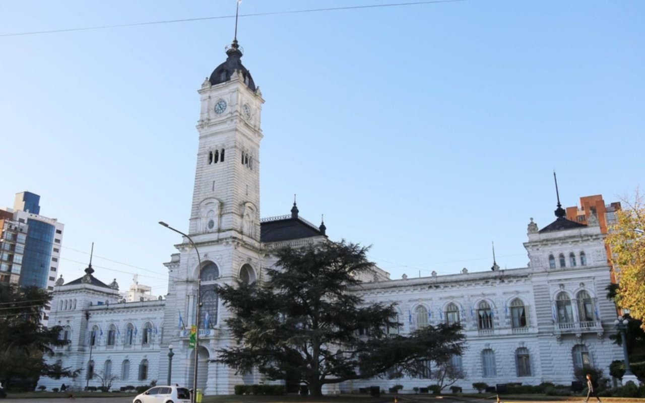 Cambios en el gabinete municipal y una renuncia por la “mesa judicial”