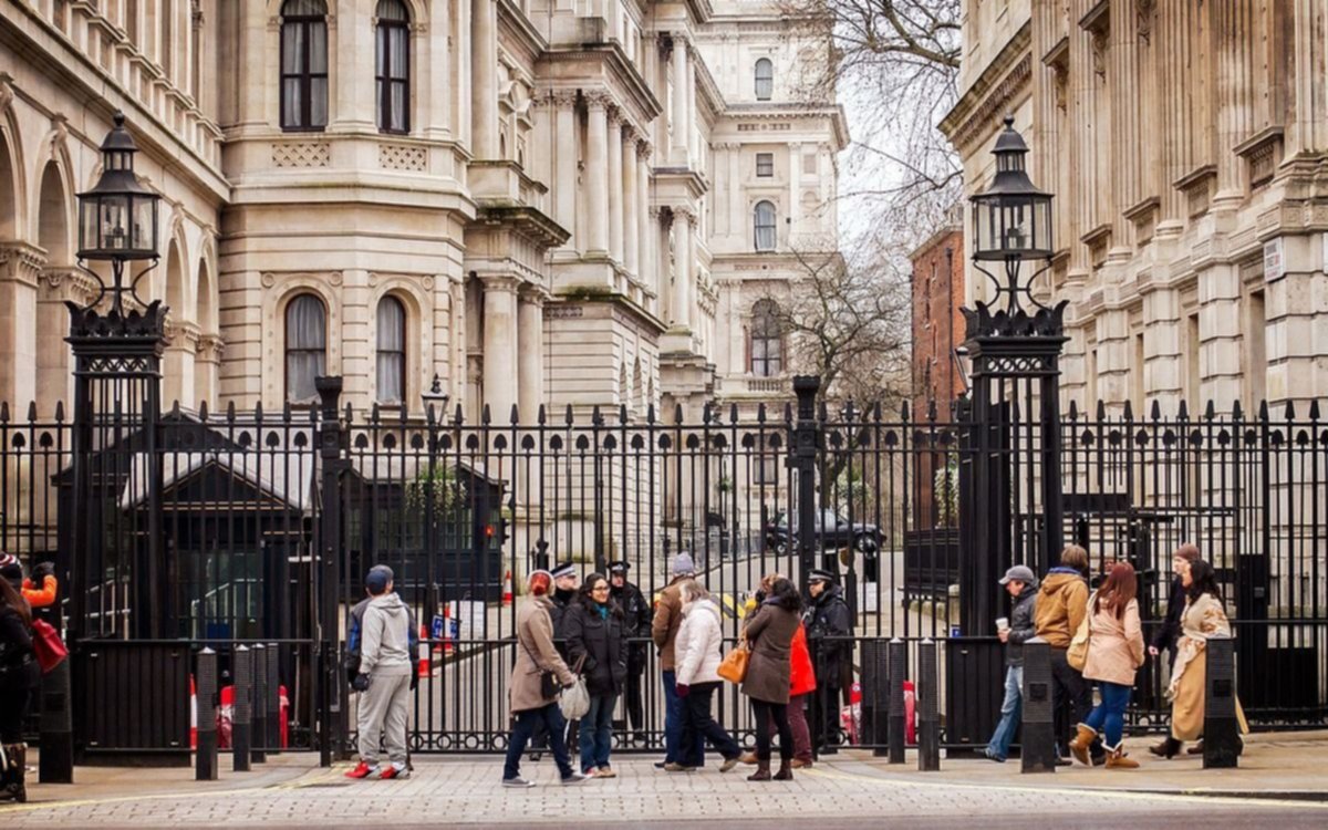 Se confirmó que empleados del gobierno británico hicieron una fiesta en plena cuarentena