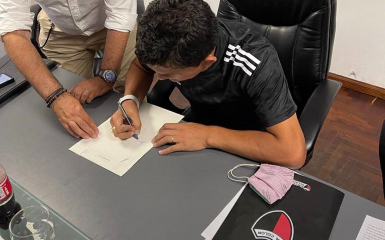 Ya lejos de La Plata, Pulga Rodríguez puso la firma en Colón