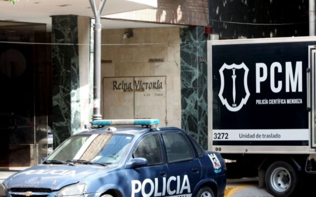 Se recupera el nene hallado junto a dos cadáveres en un hotel de Mendoza