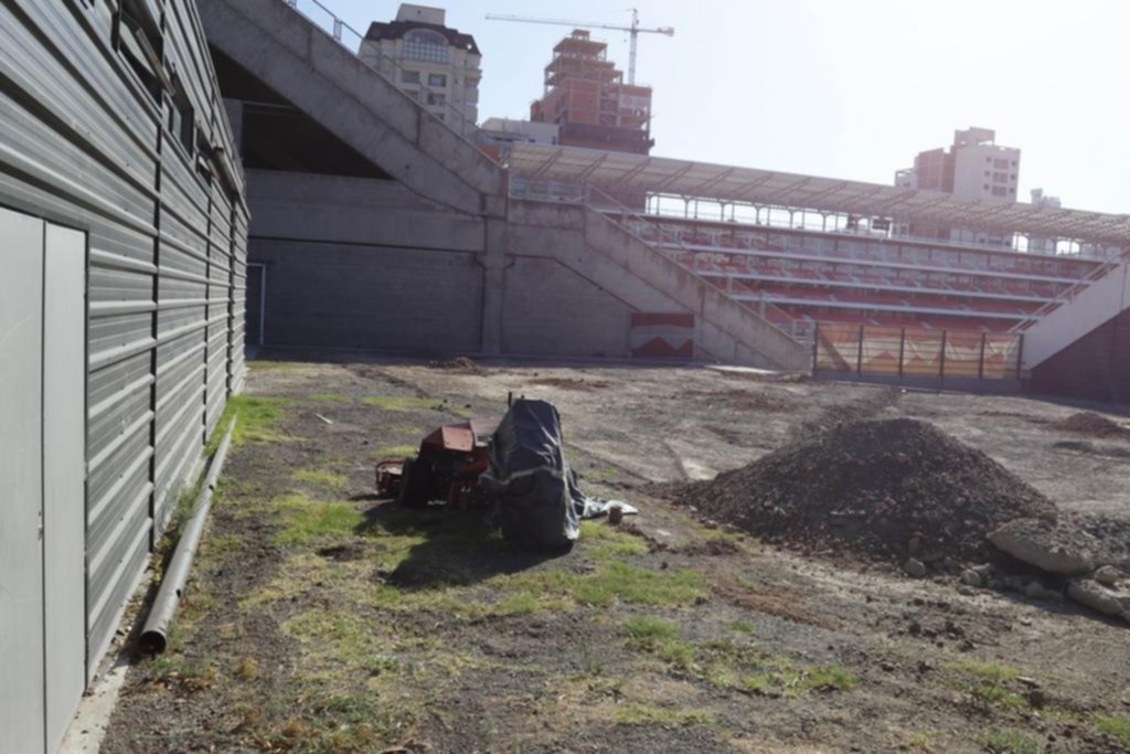 Trabajos en la esquina de 57 y 115 para poder levantar una estructura