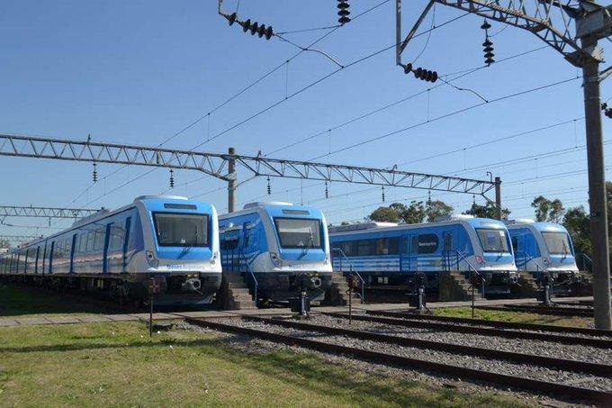Vuelos suspendidos y advierten por demoras y cancelaciones en trenes