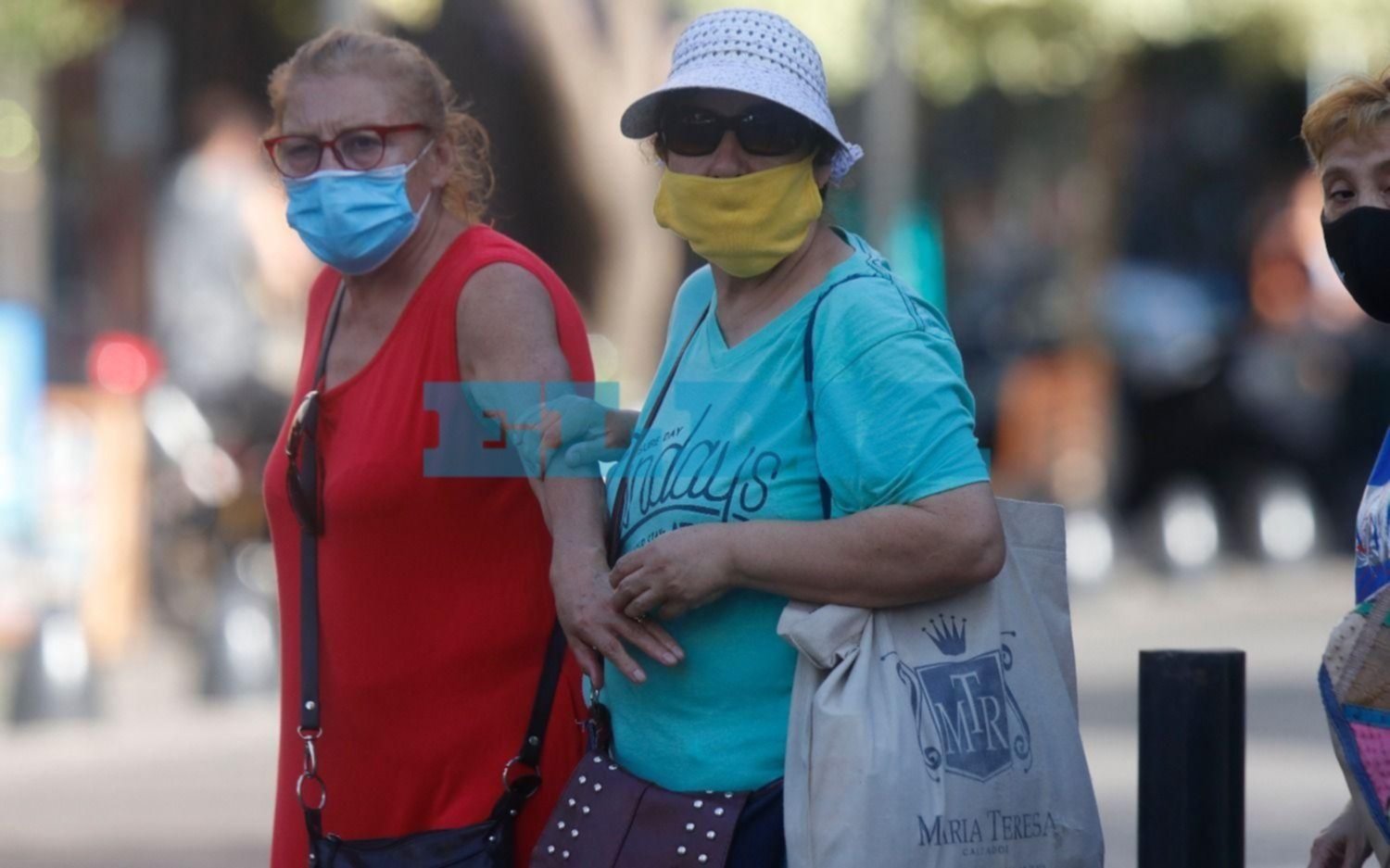 Instalan puestos de hidratación en centros comerciales y espacios públicos