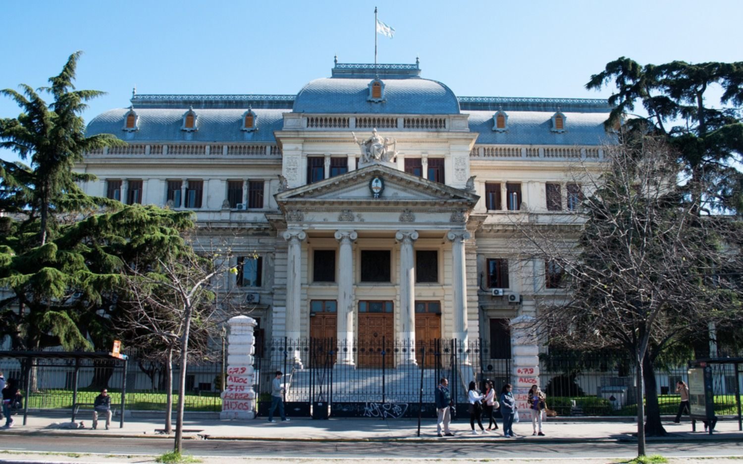 El Senado bonaerense autorizó el allanamiento al despacho del senador Allan
