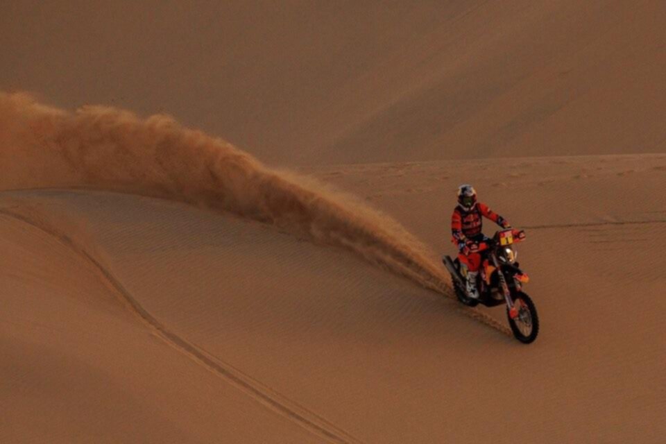 Dakar: Benavides, segundo en la etapa 9, achicó su diferencia
