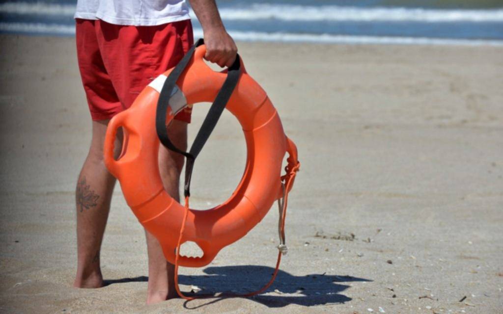 ¡Socorro! Por casos de covid faltan guardavidas en Villa Gesell y abrieron convocatoria