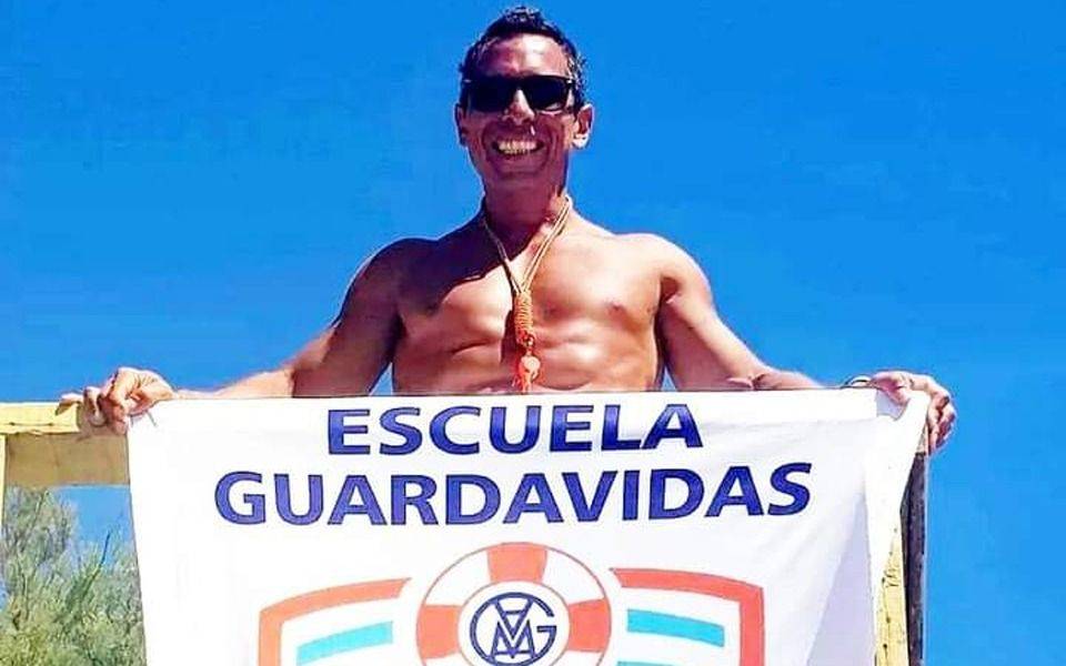Un guardavidas se mató al chocar contra un camión en Ruta 11