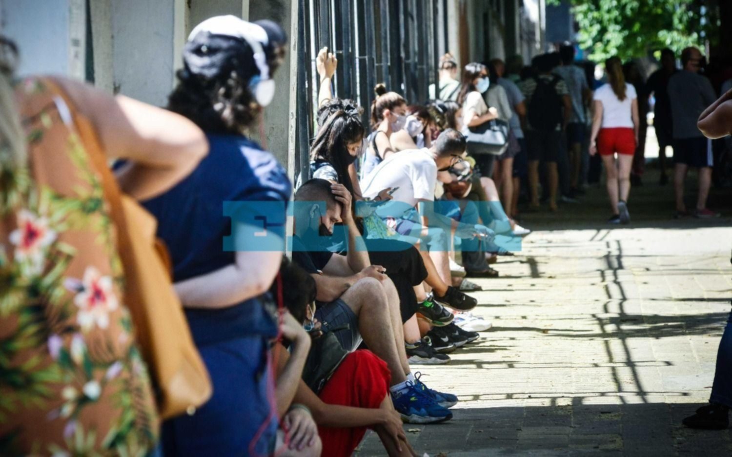 Aluvión de casos en La Plata: rozó los 2.000 contagios nuevos en 24 horas