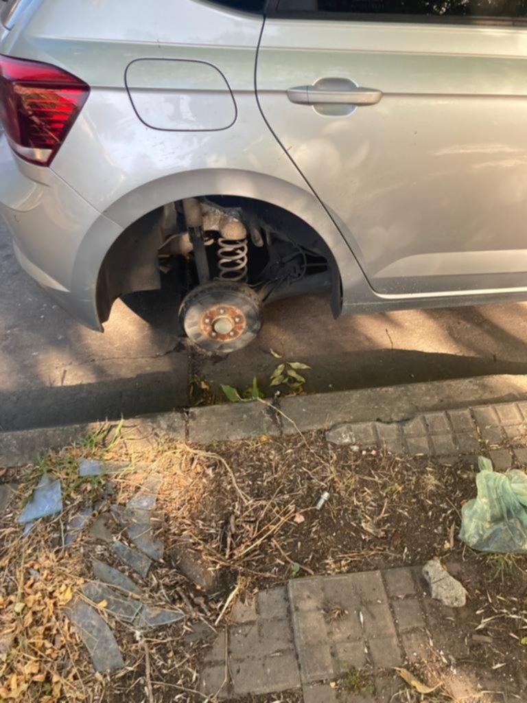 Volvieron los roba ruedas al barrio La Loma