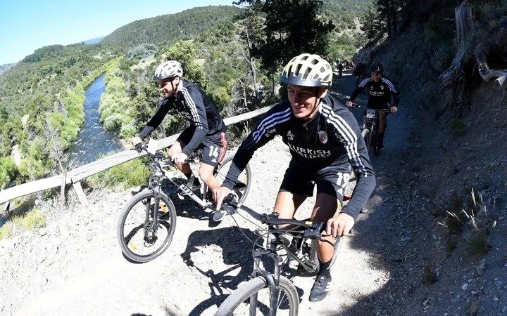 Una bicicleteada, el llamativo entrenamiento que diseñó el Muñeco Gallardo