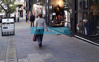 Hay de un 10 a un 20 % de trabajadores infectados en los comercios de la ciudad