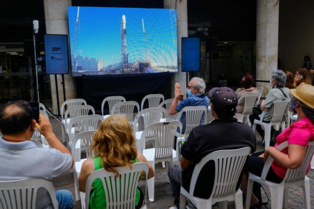 Odisea espacial: lanzan el primer minisatélite de comunicaciones argentino