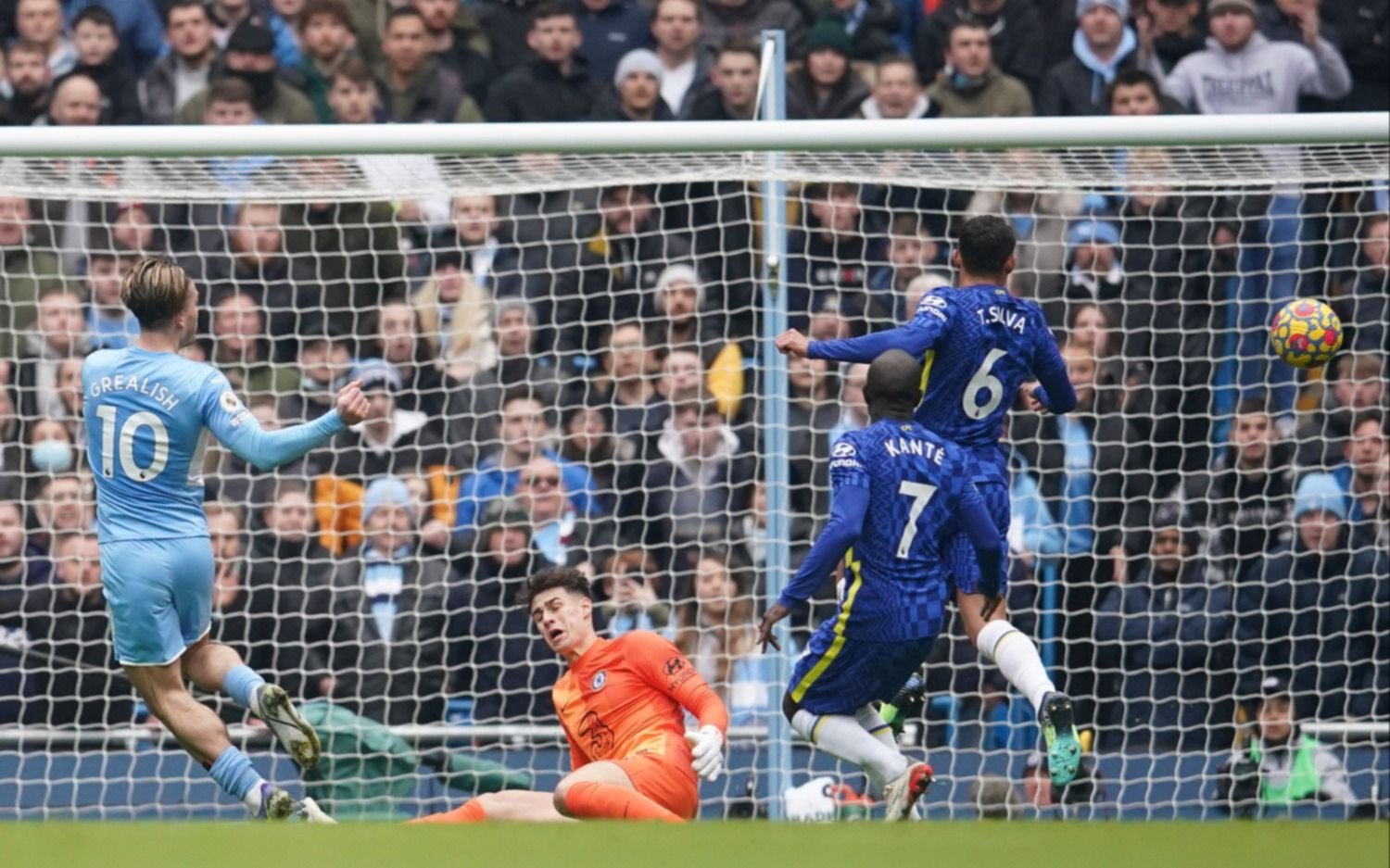 Manchester City vence a Chelsea y saca 13 puntos de ventaja en la Premier League