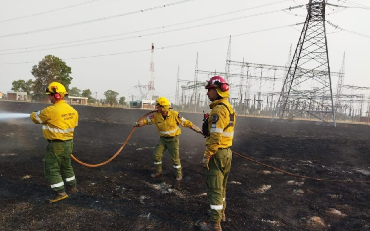 Voraz incendio en Abasto casi alcanza a una central eléctrica que brinda energía a la Ciudad