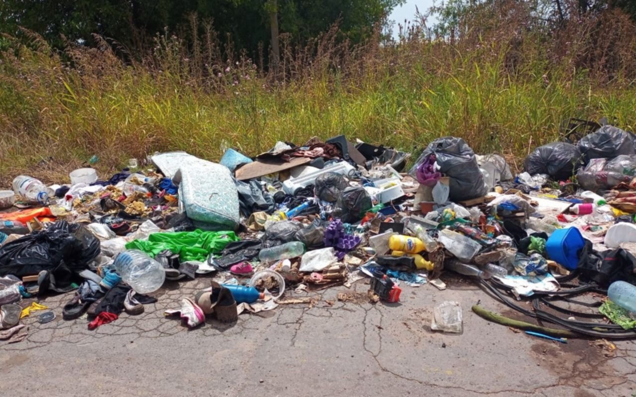 Basurales sin control: así viven los vecinos de Los Hornos