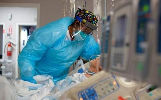 Ómicron estaría llegando al pico máximo en EE UU: preocupa la sobrecarga de hospitales y el contagio de personal