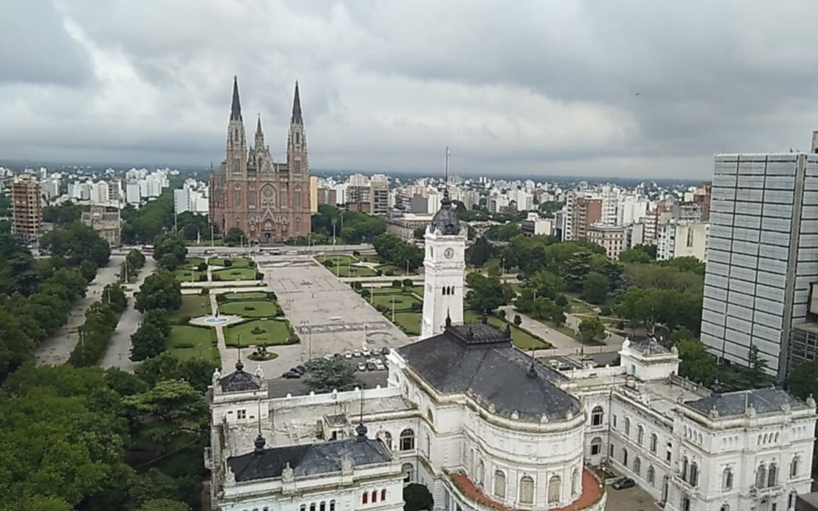 La Plata sigue en alerta por tormentas: viernes lluvioso y pesado, y finde pasado por agua