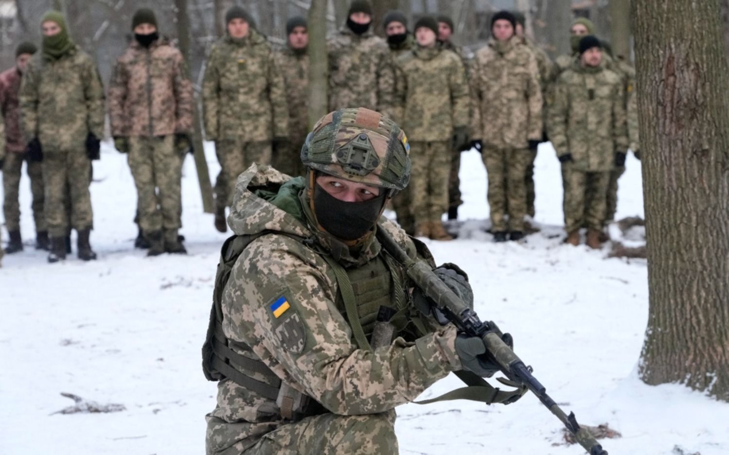 Tensión con Rusia: llegó a Ucrania armamento de EE UU, que pide evacuar su embajada en Kiev
