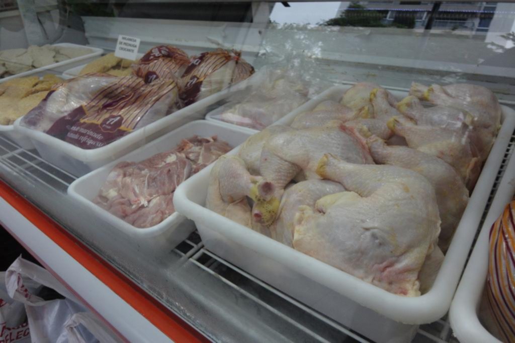 Pollo: la provisión bajo la lupa por efectos del calor en los criaderos