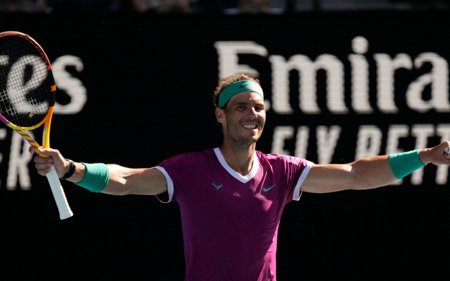 Sonríe Rafa Nadal en Australia: ganó, se instaló en cuartos y sueña con el título